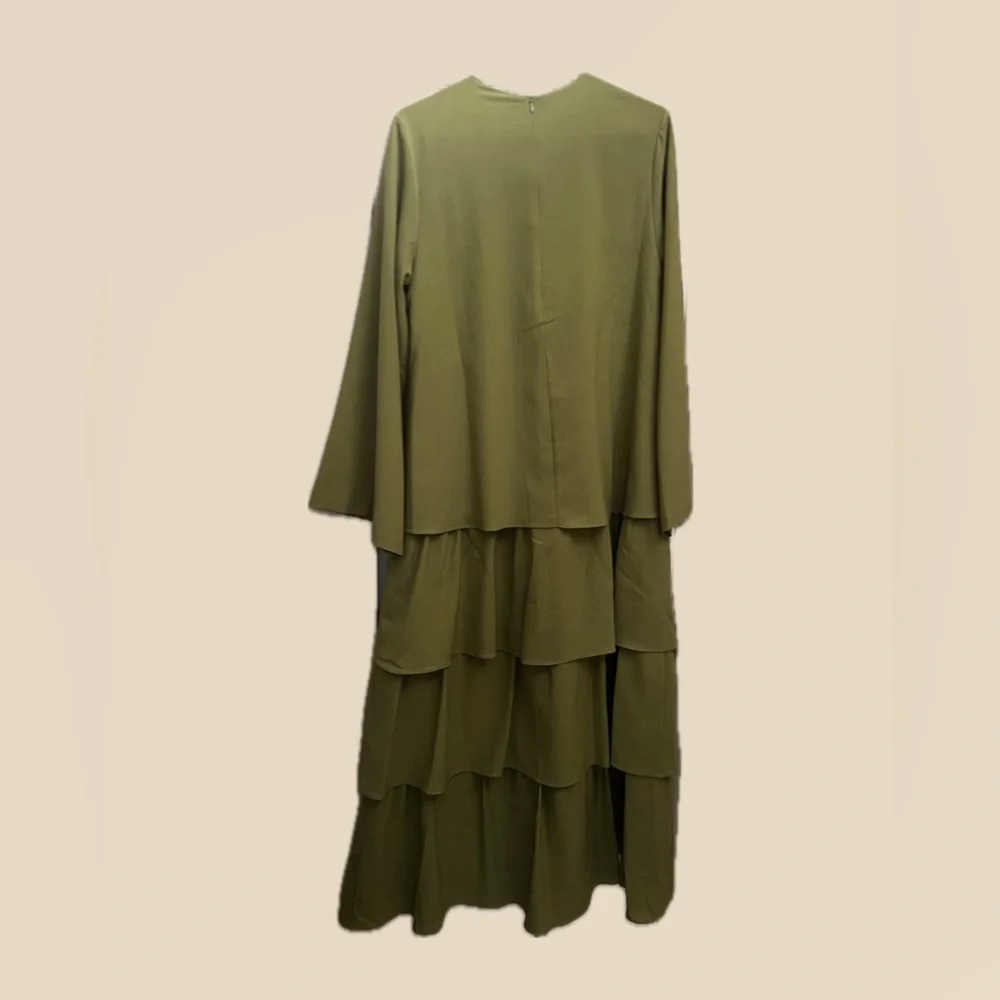 Veiled Collection raneem tiered ruffle maxi dress in cypress green - Picture 3 of 9